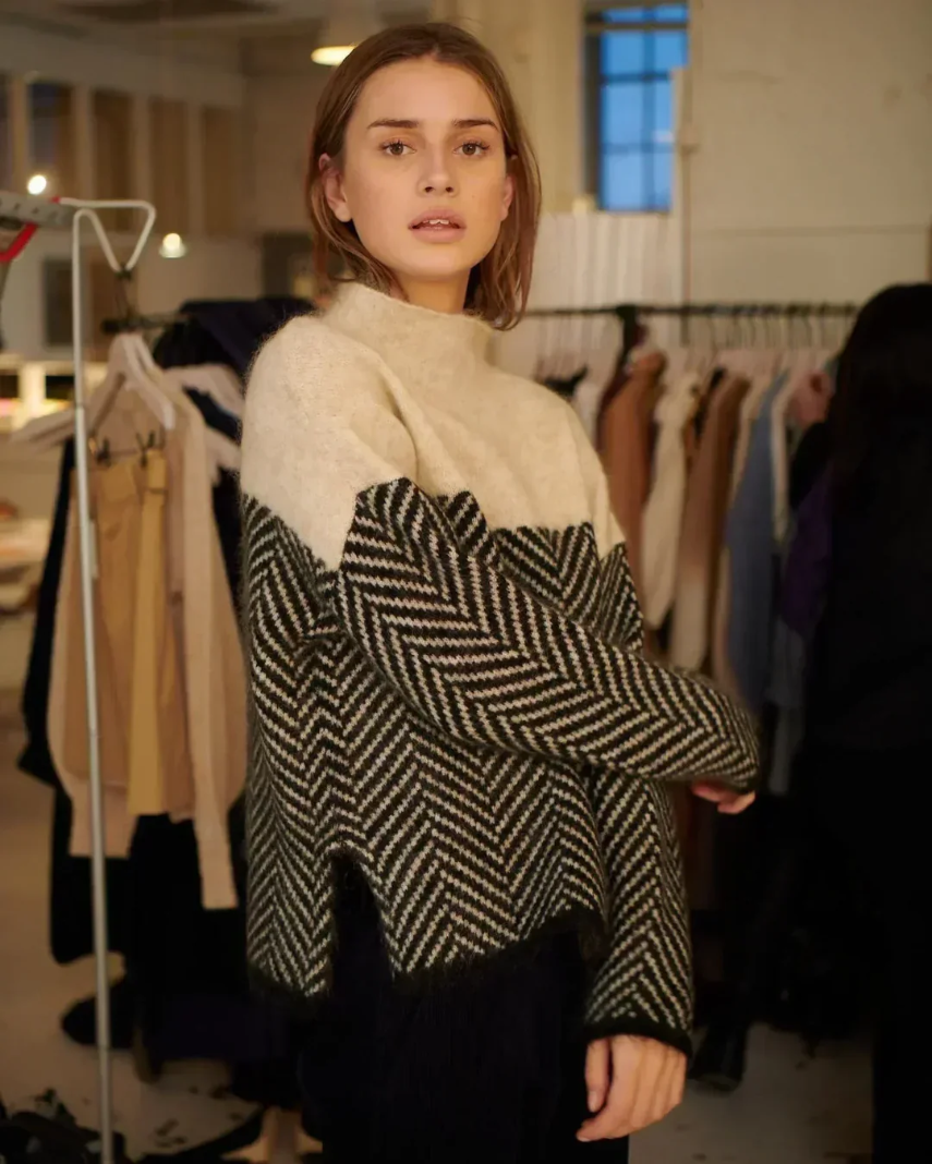 Elegant Herringbone Knit Sweater | Soft Structured Knit with Stand-Up Collar for Cozy Layering in Cool Seasons