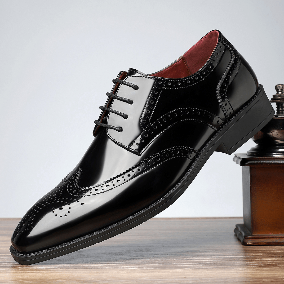Men's Wingtip Brogue Dress Shoes – Lace-Up Perforated Oxford Brogues for Formal & Business Wear