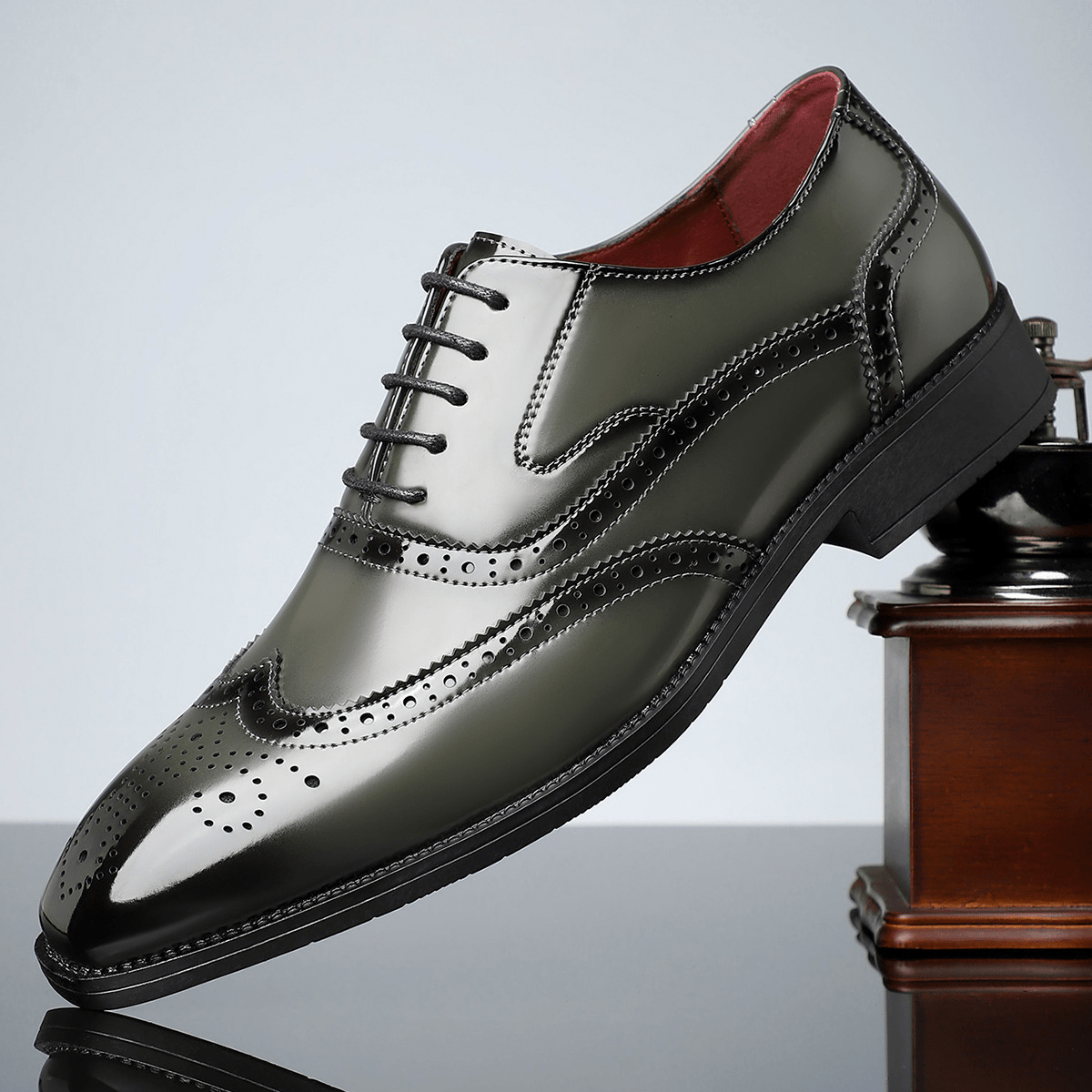 Men's Wingtip Brogue Dress Shoes – Lace-Up Perforated Oxford Brogues for Formal & Business Wear