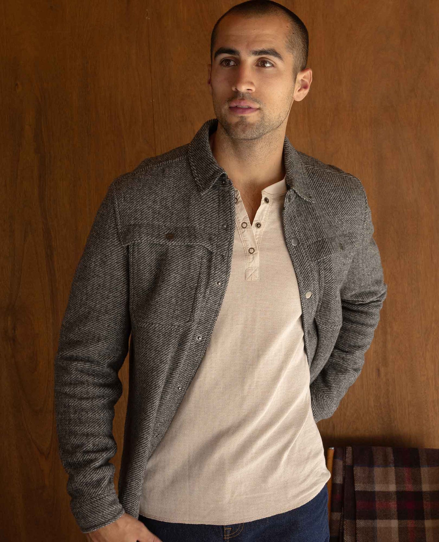 Men's Knit Henley Shirt – Lightweight Textured Casual Henley Top for Everyday & Layering WearMen's Knit Henley Shirt – Lightweight Textured Casual Henley Top for Everyday & Layering Wear