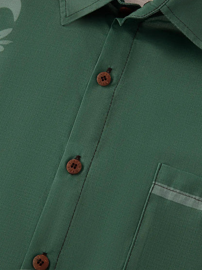 Stylish Casual Shirt for Men with Asymmetrical Floral Design | Lightweight Fabric for Comfortable Vacation Wear